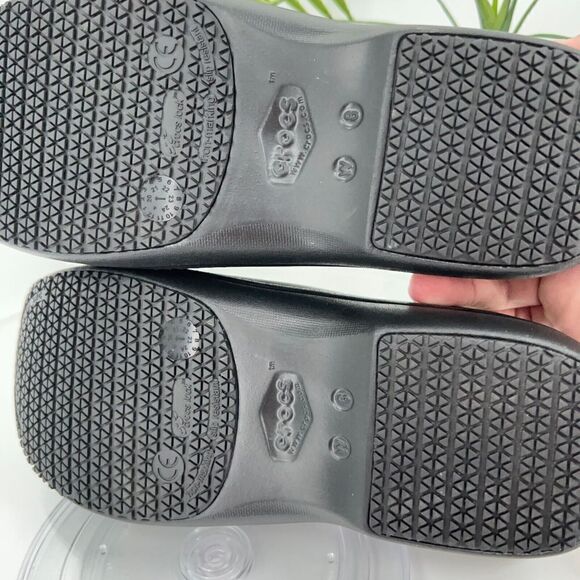 Crocs Women's Neria Pro II Clog Slip On Work Shoe Size 8 Black Rubber Platform - Picture 12 of 15